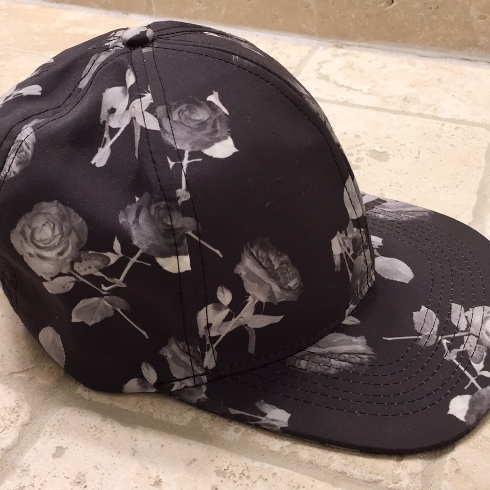 Floral SnapBack cap - Picture 2 of 2